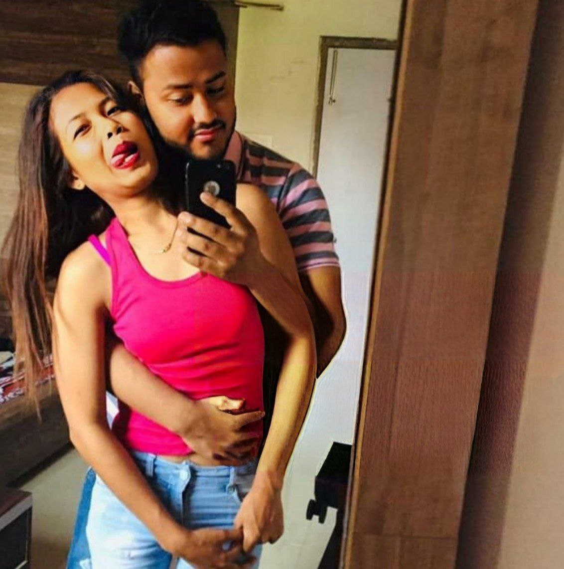 18PlusCore's tweet image. Another couple video is going viral on internet 😭🌚 

Those who know 🥵💀