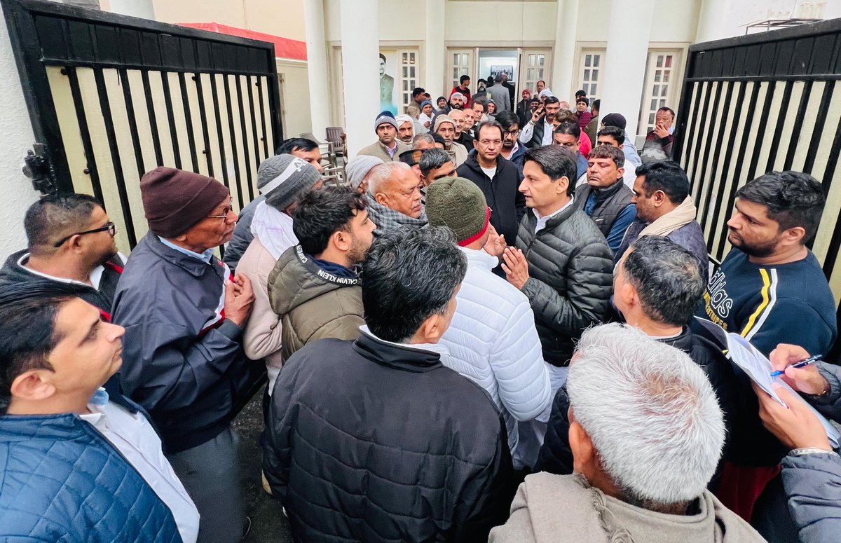 DeependerSHooda's tweet photo. आज रोहतक कैम्प कार्यालय में अपनों के साथ मुलाकात... https://t.co/px7y8QdA0g
