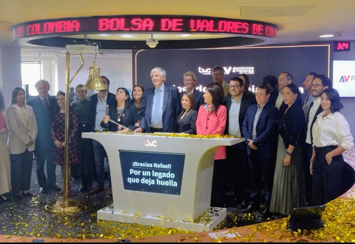 Homenaje de <a href="/bvcColombia/">Bolsa de Valores de Colombia</a> a Rafael Aparicio, decano del mercado bursátil, administrador rosarista, por más de 50 años de aportes al país desde la Gerencia de Acciones &amp; Valores. Muchos éxitos a Luis Felipe Aparicio en la Gerencia de esta gran firma <a href="/AcciValores/">Acciones y Valores</a> #OrgulloRosarista