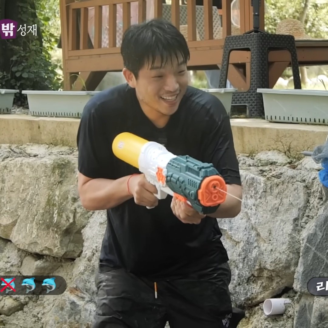 시골감자 성재는 대략 8살~48살 정도로 보인다