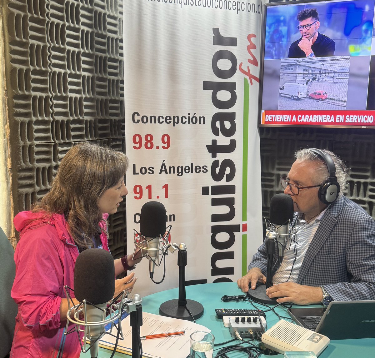 En estos momentos, la Directora Regional Sandra Ibáñez Hinojosa,en entrevista  con Radio el Conquistador 98.9 @elconquistadorccp, informando sobre el despliegue de atención en terreno de nuestro @registrocivil_chile en #Biobío, en apoyo a las familias afectadas por los incendios