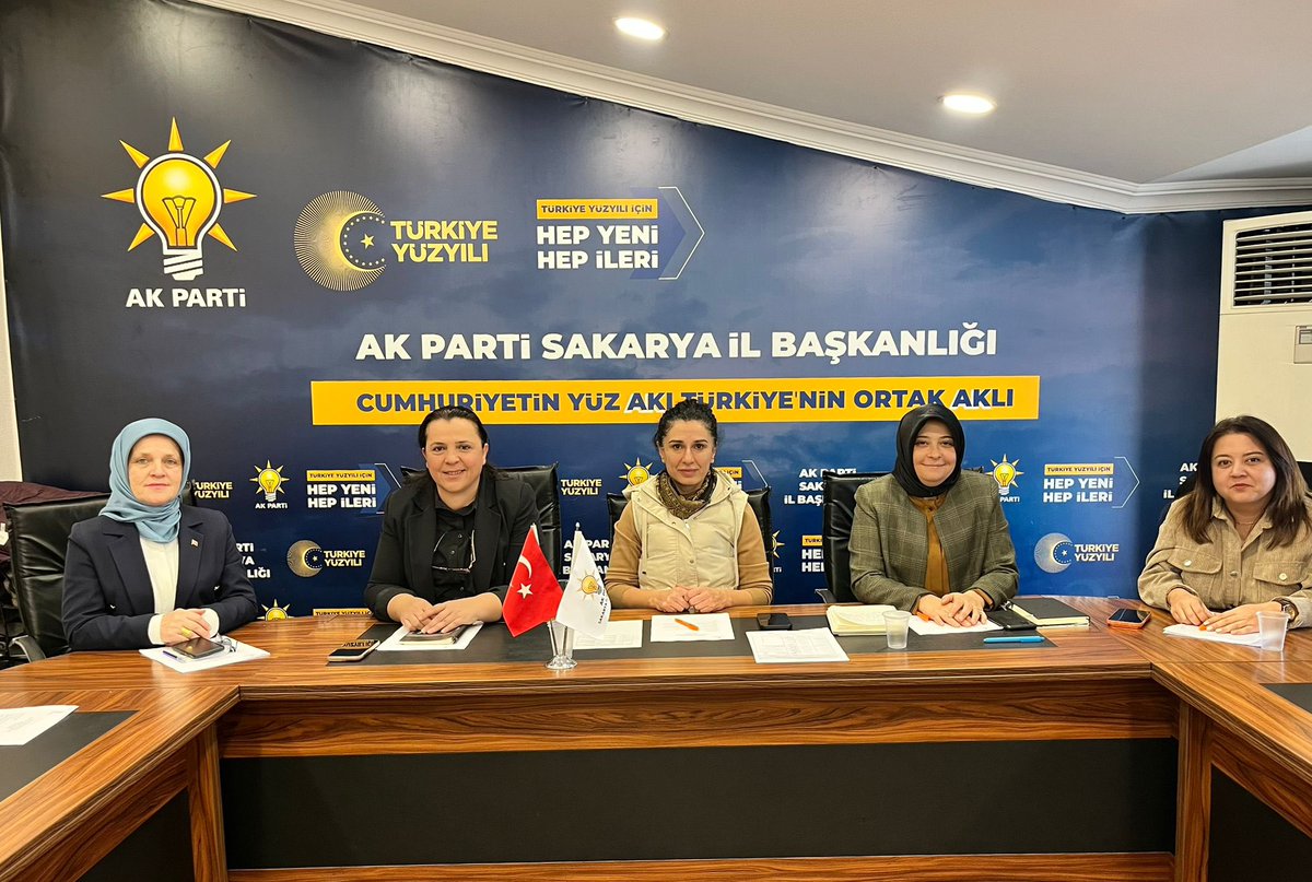 Pmkvaakkadn's tweet photo. İlçe kadın kolları toplantısı gerçekleştirildi. https://t.co/cPa3PDIgcR