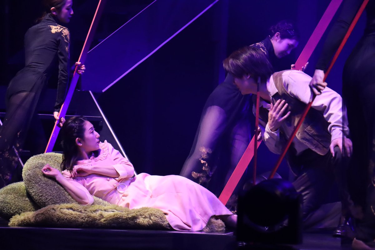 遅ればせながら、A3『夏の夜の夢』無事終了しました！

関係各所からの要望もあり、昭和・江戸文化・エンタメ・サブカル・アート・伝統芸能などを全て盛り盛りに盛り込みました。

しかし全く崩れないシェイクスピアの「余白」の強さ！楽しかったなぁ。

御客様に喜んでいただけて本当によかった！