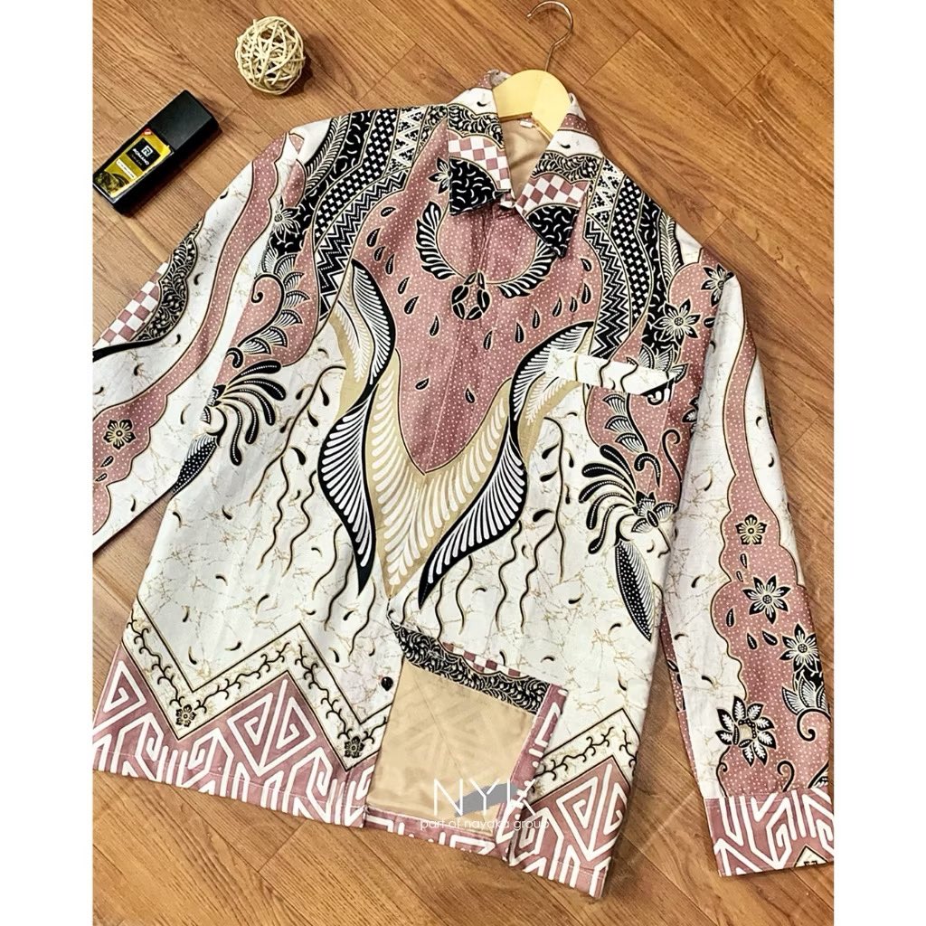 hanamasterr's tweet photo. @tvindonesiawkwk Batik nya beli di shopee kah El?? 😭😭

https://t.co/Ft8lb1u5lD https://t.co/wvKqXINZyh