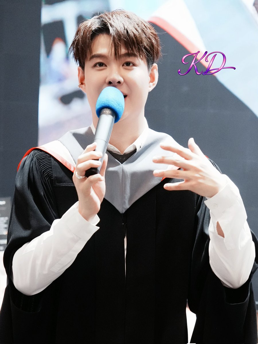 Fiund out the lovely Saint in the album

SAINT MASTER GRADUATION
#เซ้นต์จบปริญญาโทแล้วครับ
#Saint_sup