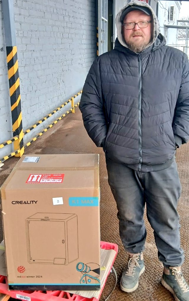 Biegnę szukać kasy na #GeneratorZSU (mamy 3/12!) zrzutka.pl/bataliondonbas tymczasem wielkie dzięki od drończyków Perun 42. Brygady za drukarkę 3D, którą im kupiliście za ok. 2500 zł! Brawo🫂 jedziemy dalej...