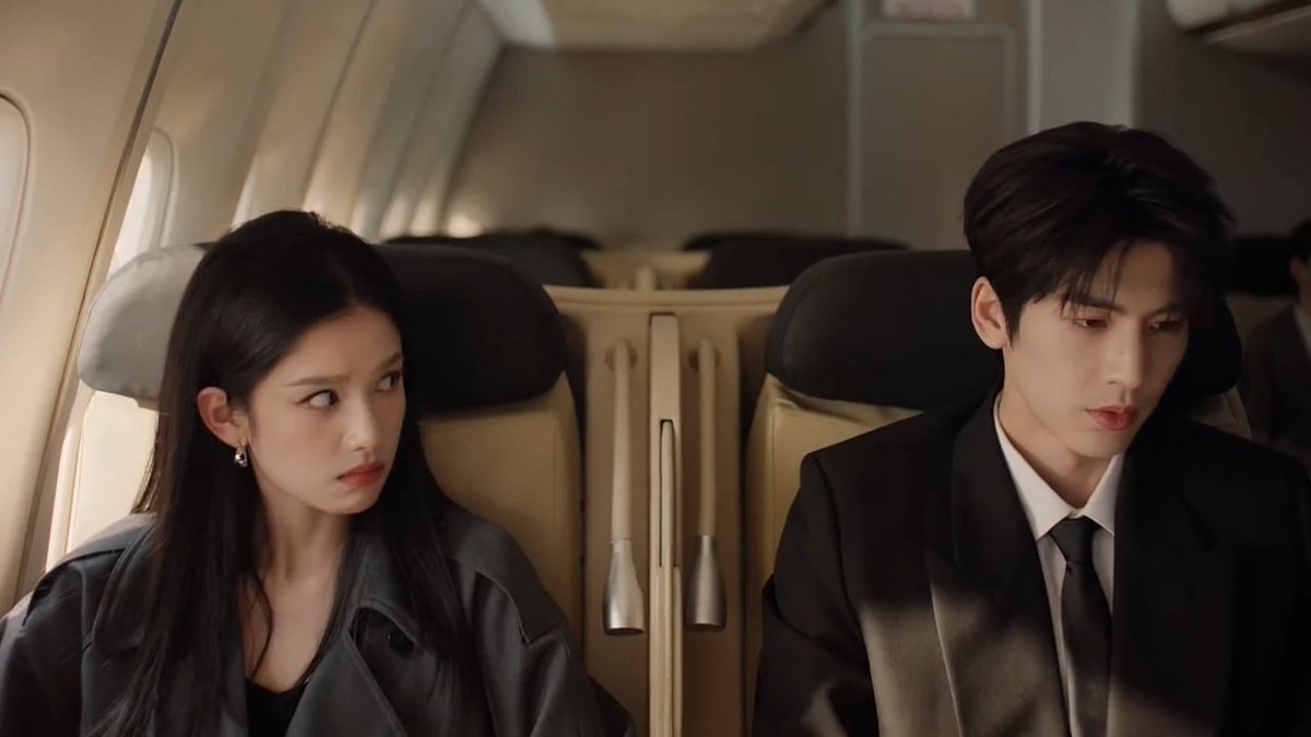 jooonyiie's tweet image. a chance encounter on a flight, instant sparks with a stranger, a luggage mix up and somehow this is an ad, not a drama teaser