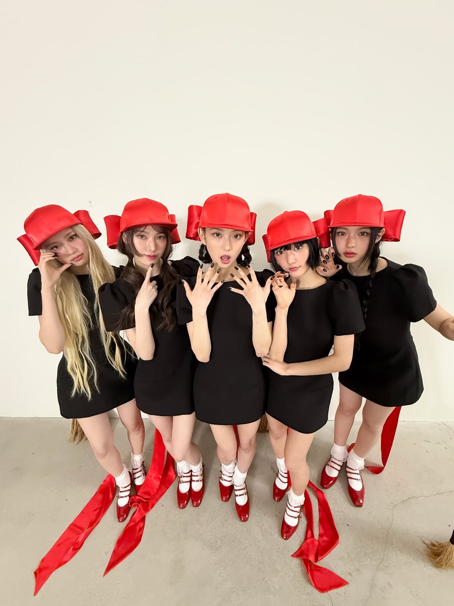 Leesolf's tweet image. ㅤ
ㅤ 𝓜 y  heart  beats  in  pastel  bpm
 ㅤ&amp;amp;  𓈒 𓈒  my  thoughts  𓈒 𓈒  taste  like
  ㅤcotton  candy  poison . ♡ྀི
ㅤ