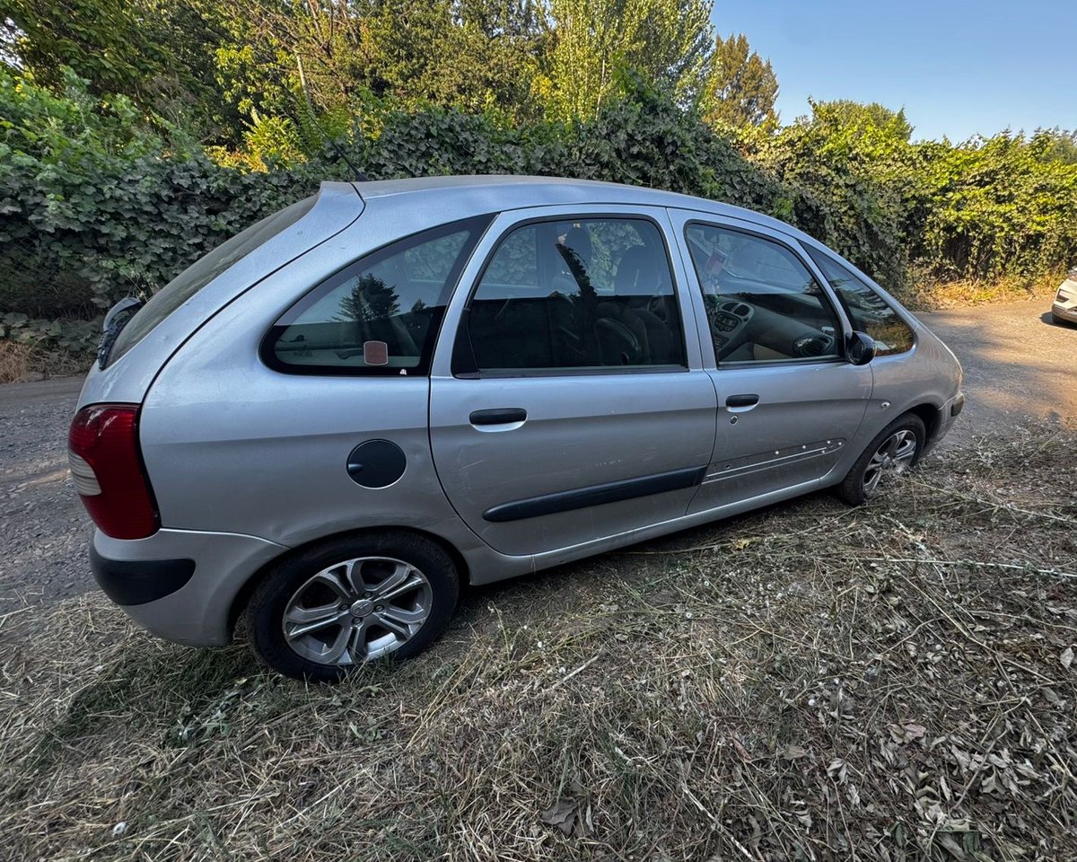 NublePdi's tweet photo. #Detectives de la Brigada Investigadora de Robos #Chillán recuperaron vehículo sustraído desde taller mecánico, tras denuncia por robo en lugar no habitado en sector camino a #Huape. El auto fue devuelto a su dueño. #PDI #Biro #Ñuble https://t.co/pJEI4dLvlf
