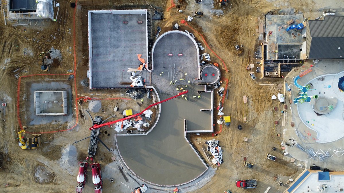 Even with challenging weather making some waves, construction crews are keeping the momentum on the new Blue Ash Aquatics Project. This week, they began pouring the new pool’s floor. More: blueash.com/ongoing_projec…