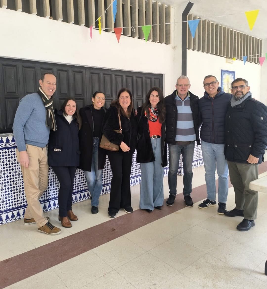 💔 Semana complicada. Pero, ante las dificultades, hay que sacar tiempo y ganas para salir del bucle de tristeza.🖤

📍Hoy hemos premiado a las clases ganadoras del Concurso de Belenes de  #ADEMAR <a href="/MaristasHuelva/">Maristas🧡Huelva</a>  👌🏻

🎁El premio ha sido muy sabroso: chocolate ☕ con churros 🥐‼️