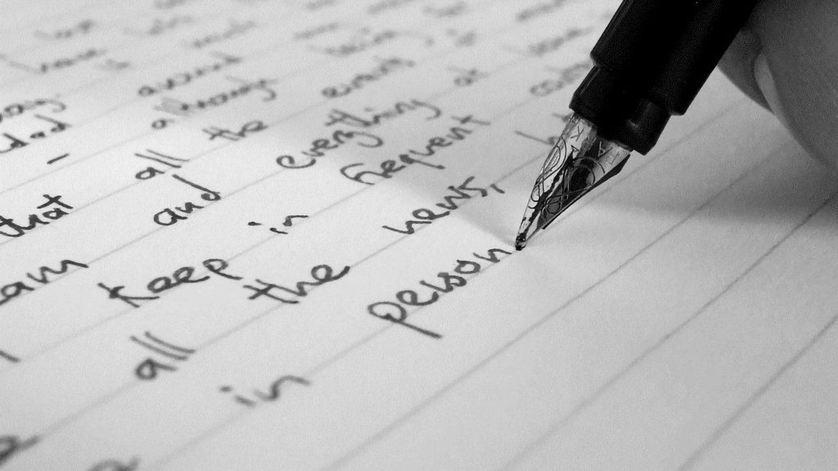 vaticannews_it's tweet image. La #scrittura manuale, strumento privilegiato per esprimere pensieri, emozioni e creatività, sta progressivamente scomparendo nella società #digitale.

⬇️
short.do/PPxHc4