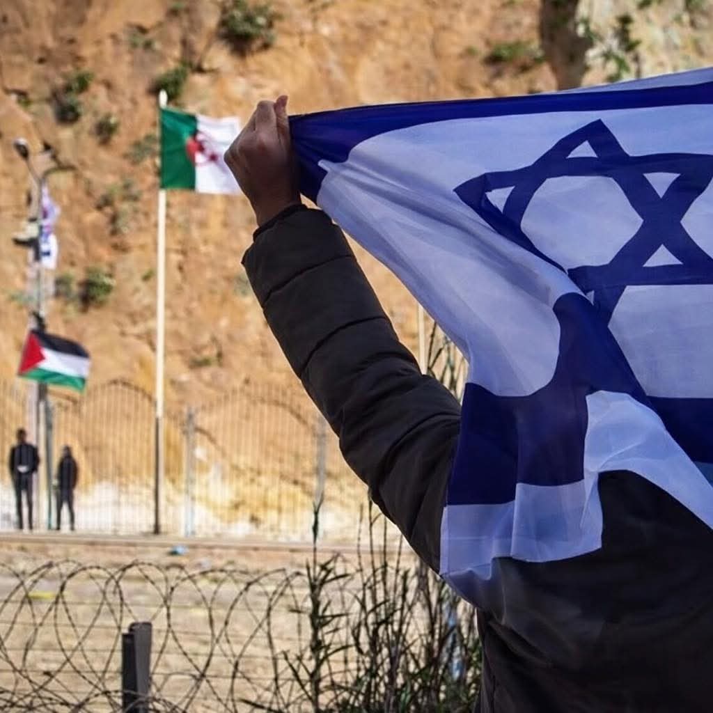 صورة بألف معنى .. 
الحمد لله على نعمة الجزائر 🇩🇿❤️

L’image qui vaut mille mots !!
Quand certains choisissent la provocation et la soumission,
l’Algérie répond par la solidarité, la dignité et le soutien aux causes justes... Un geste clair, digne, porteur de sens 🇩🇿❤️