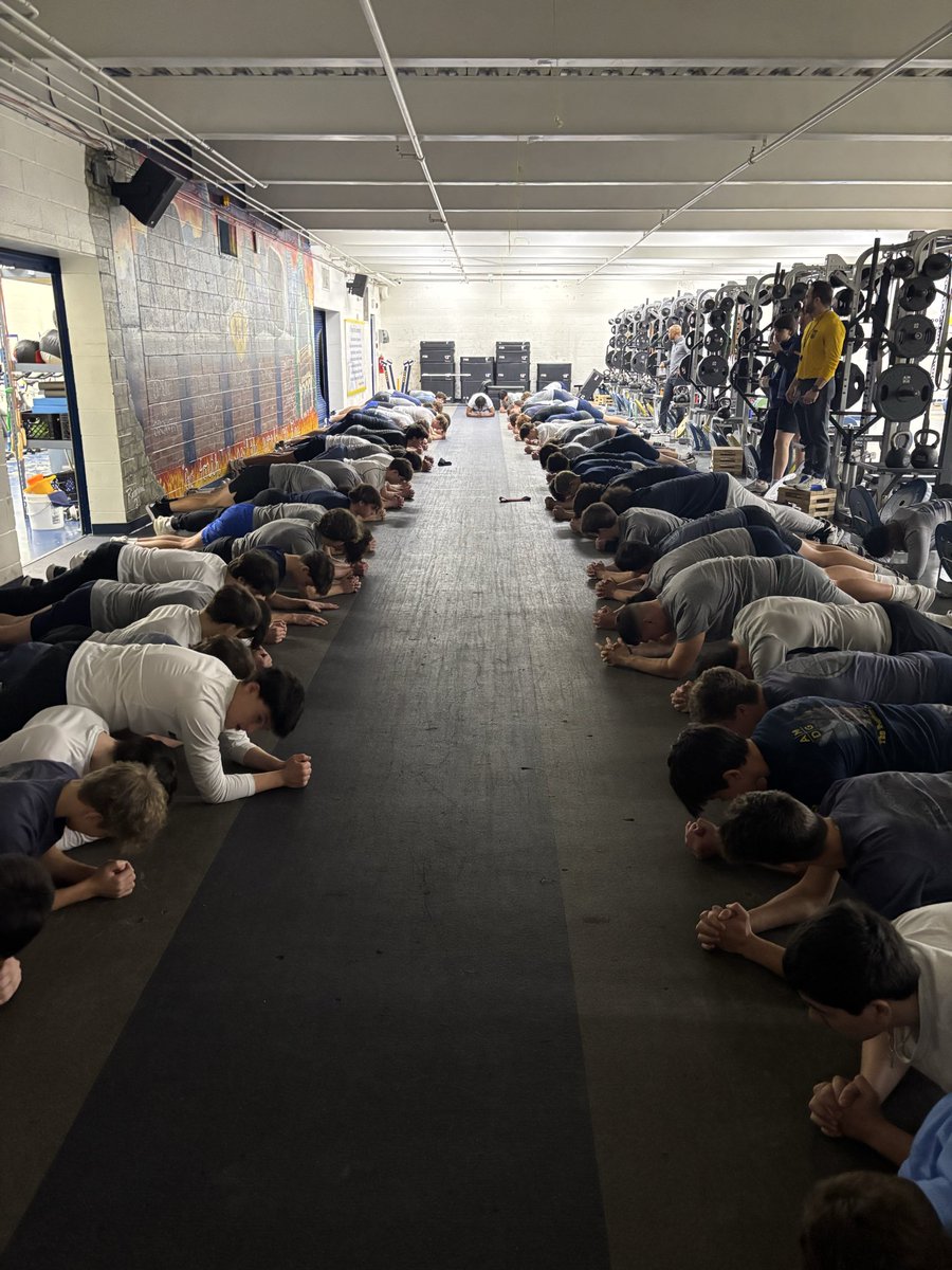 A little cold weather didn’t stop the guys this morning. Appreciate those that came to work this week. 🔵🟡