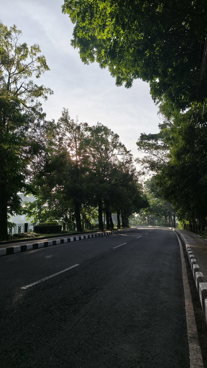 txtfromjogja's tweet image. Sebuah perjalanan. Pagi, siang, sore, sampai malam, repeat😇