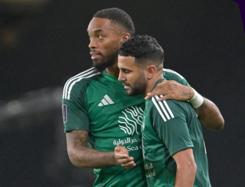 u1ka7's tweet image. معلومه ما بيعلمونك فيها شبيحة الناقه 

عمر السومه في بداية مسيرته مع الأهلي اغلب مبارياته لعبها مع 4 اجانب افضلهم محمد عبد الشافي وافضل جناح لعب معه سلمان المؤشر 

عكس ايفن توني اللي مع فيرمينو ومحرز و 9 اجانب ومعطينه 60 الف بلنتي وعاجز يكسر رقم السومه