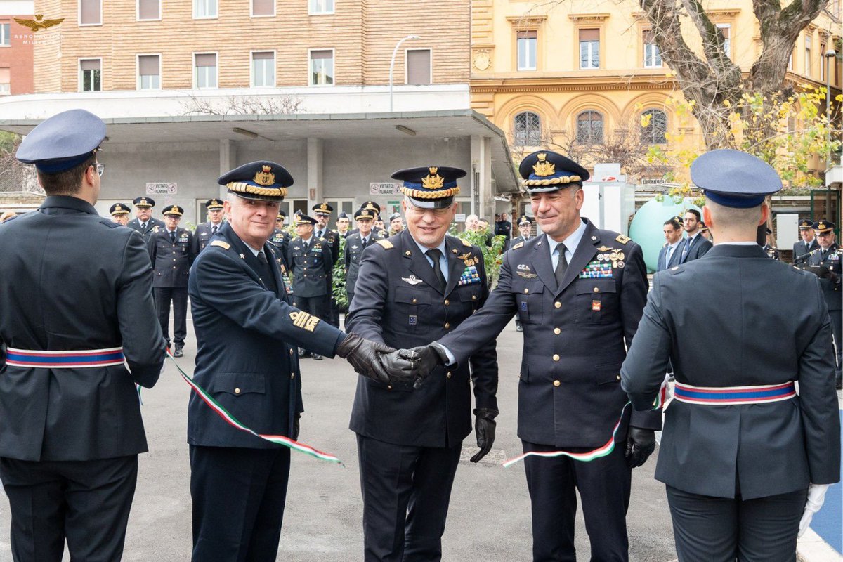 Nasce alla Caserma Romagnoli di Roma “La Casa di Roger”.
Leggi la news per maggiori dettagli
🗞️➡️ aeronautica.difesa.it/news/inaugurat…

#AeronauticaMilitare #latuasquadrachevola