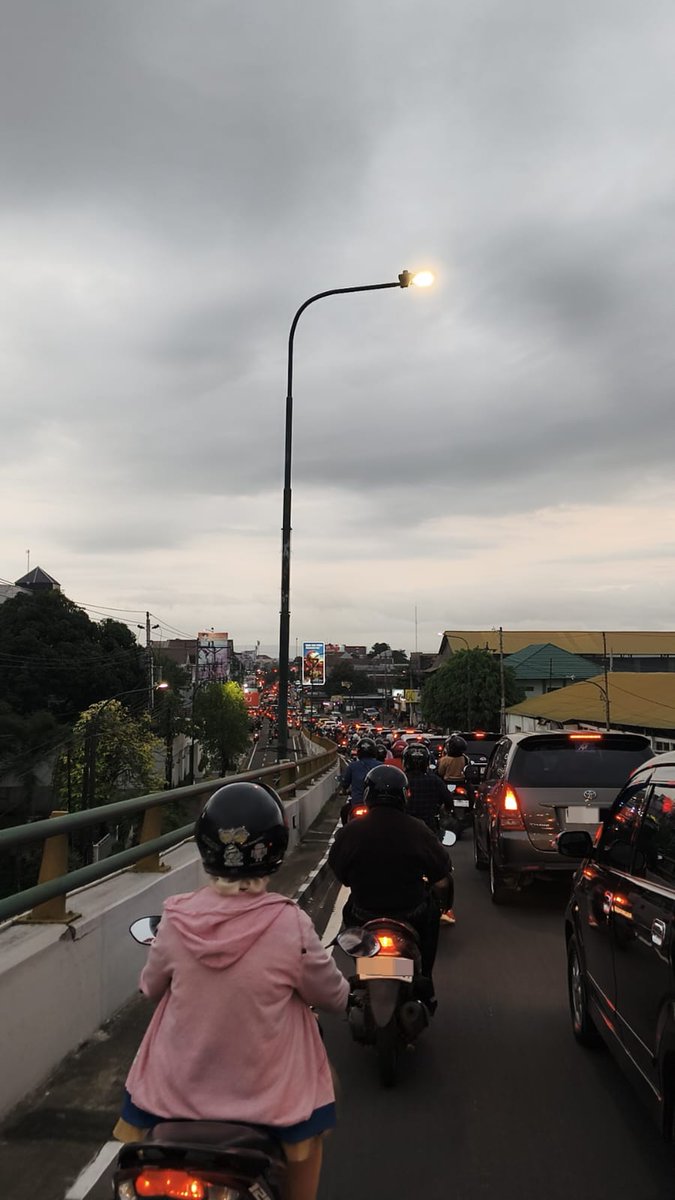 txtfromjogja's tweet image. Sebuah perjalanan. Pagi, siang, sore, sampai malam, repeat😇