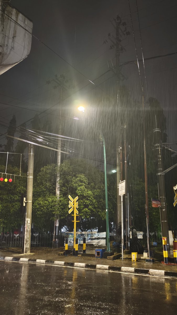 txtfromjogja's tweet image. Sebuah perjalanan. Pagi, siang, sore, sampai malam, repeat😇