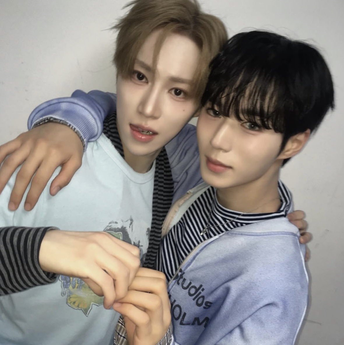 gyulovebug's tweet photo. mama e papa https://t.co/1MutKqQ8Nf