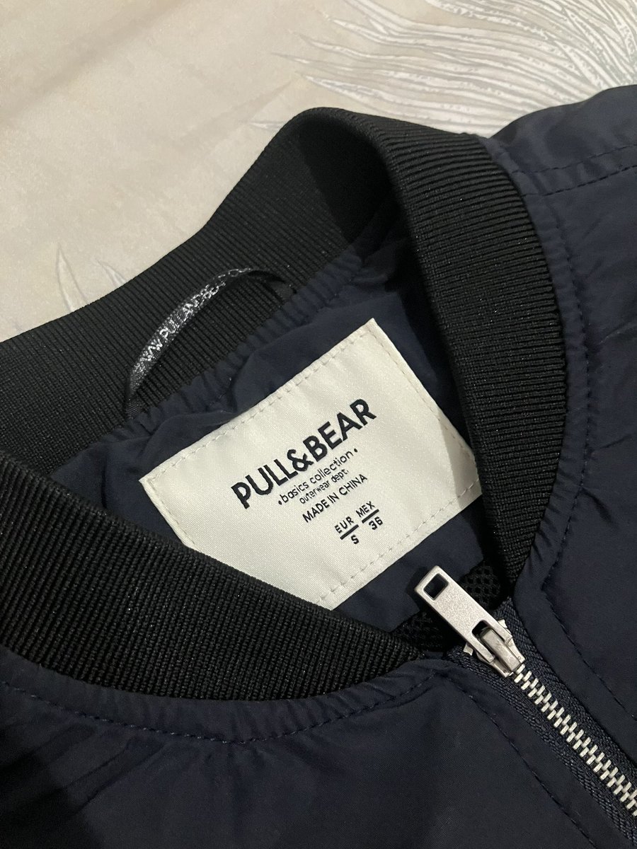 ningspou's tweet photo. Pull&amp;Bear Bomber Jacket Navy Blue
 [ 130k ]

• preloved jaket bomber biru navy p&amp;b
• size S (size laki” jadi agak besar)
• jarang dipakai
• kondisi 95% masih bagus banget karna jarang dipakai juga

🍊 https://t.co/2CPfy01nZm https://t.co/S0SyndFLIP