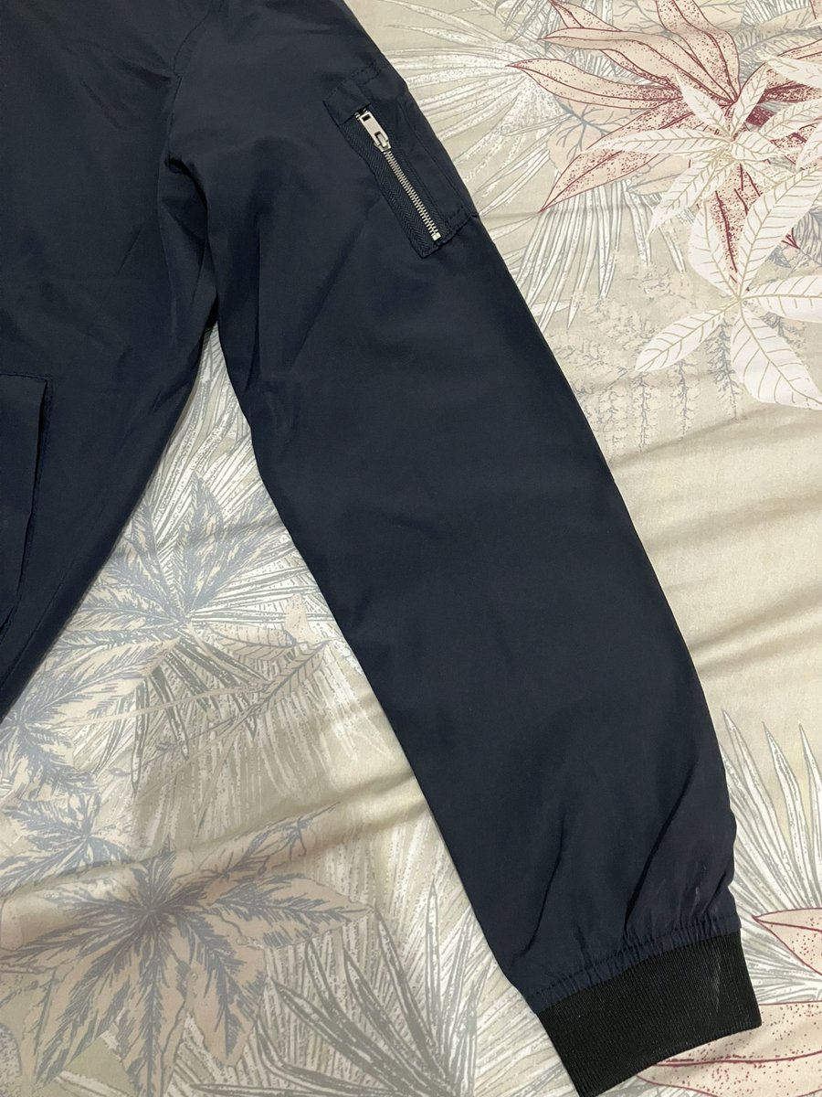 ningspou's tweet photo. Pull&amp;Bear Bomber Jacket Navy Blue
 [ 130k ]

• preloved jaket bomber biru navy p&amp;b
• size S (size laki” jadi agak besar)
• jarang dipakai
• kondisi 95% masih bagus banget karna jarang dipakai juga

🍊 https://t.co/2CPfy01nZm https://t.co/S0SyndFLIP