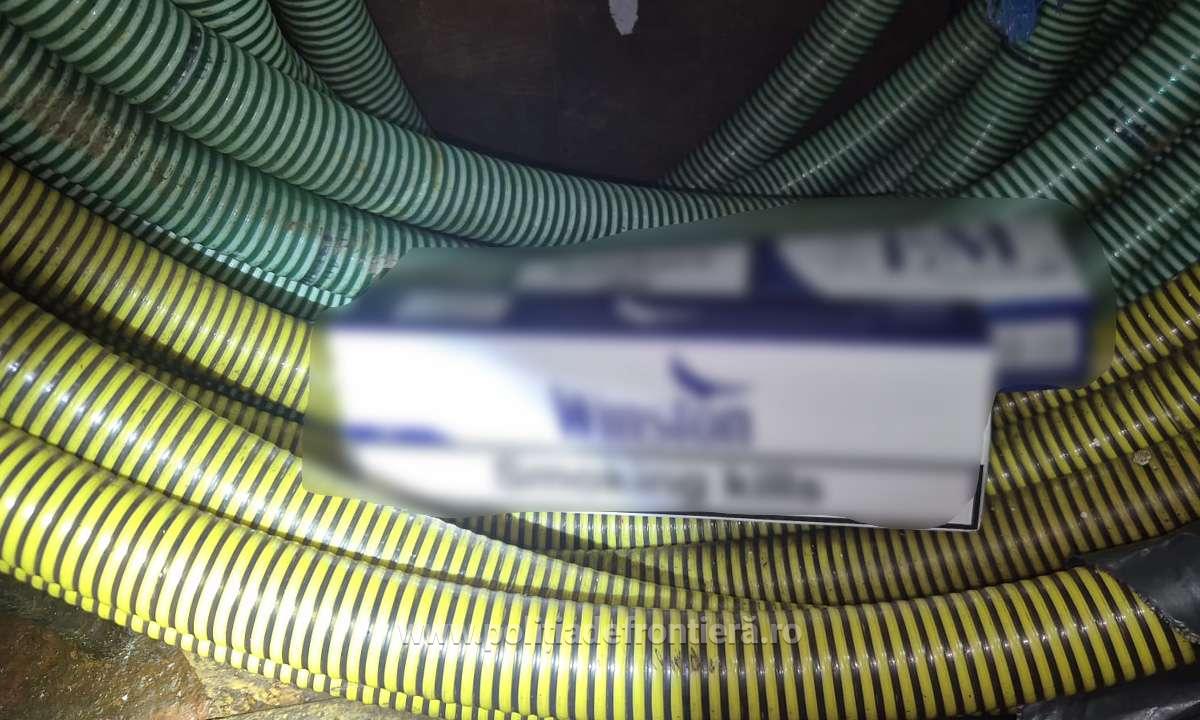 FrontieraRO's tweet image. 30.000 de ţigarete descoperite de către polițiștii de frontieră în magazia unei nave, în Portul Constanța politiadefrontiera.ro/ro/main/i-3000… #politiadefrontiera via @FrontieraRO