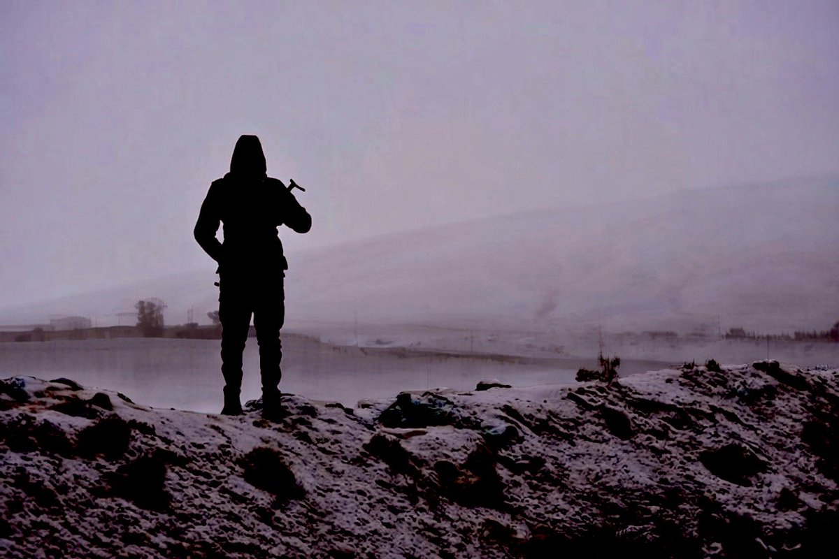 ozelfaaliyetler's tweet photo. ❄️ 22 Ocak 2026. Irak - Suriye Sınır Hattı (Ninova)
📍 Söz konusu bölgede 2014 yılında gerçekleşen IŞİD katliamları hasebiyle 350-400 bin Süryani zorunlu göçe mahkum edildi.
📅 Buralar 2017 Telafer Operasyonu kapsamında IŞİD militanlarından temizlenmişti
Rahmet yağıyor rahmet https://t.co/3peu85PMOX
