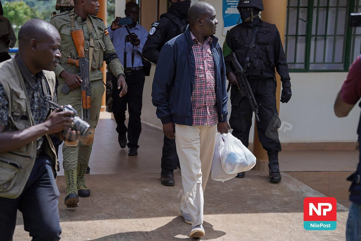 Noahmutwe1's tweet image. Kibi nnyo!!!!!
Kitalo nnyo!!!!
Tebitera kunzigwako, naye embeera eno enkubye wala nnyoooooooooooooooo!!!!
Ndowoza ebintu bingi nnyo mubwongo bwange….naye kale!!! Ye ki kyensobola okukolawo nga ojeko okukolima 💔🥹🥹🥹 basajja mwe mutulaze obuyinza n’amanyi g’emundu 🥹