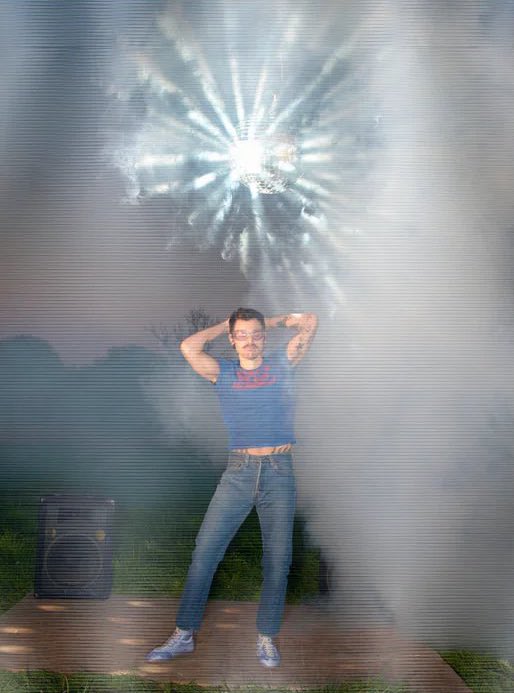 hstcharts's tweet image. .@ClashMagazine gives a 8/10 to “Aperture”:

“In particular the build up to the bridge and last verse develops the track, giving it an arc […] signalling the gradual maturity of his sound”.