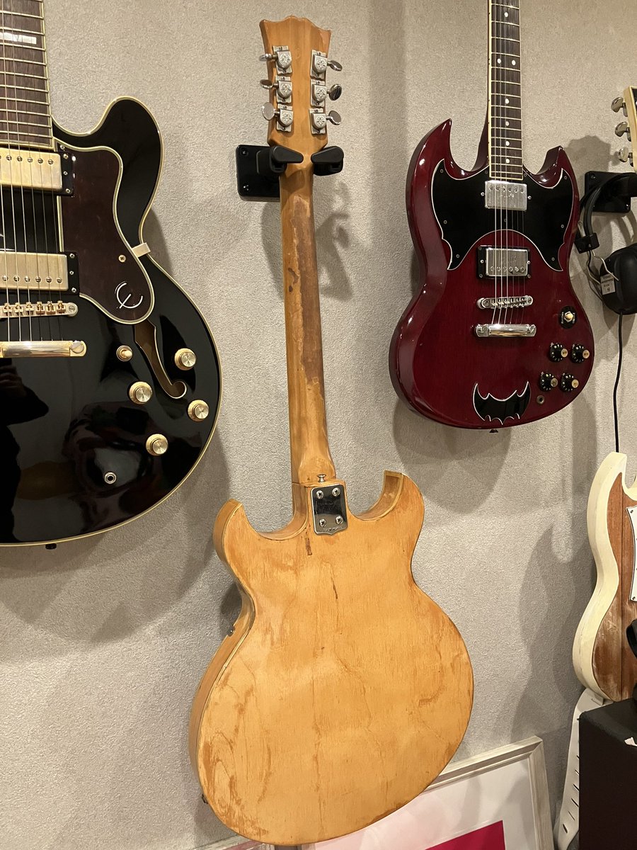 sunold_things's tweet image. Honey SE-27VD
調整も終わりました❗️
今回はモラレスと違い、ネジに一切錆、固着がなかったので簡単に修理できました😅
@ikisugita_DIY さんに作っていただいたエイジド加工されたHoneyのロゴが美しいです‼️
ネックの塗装はそのままにしました😆

#Honey #ビザールギター #フルアコ #エレキギター