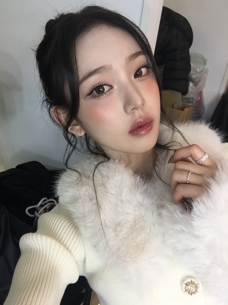 Leesolf's tweet image. What do I look, TiiiKiii-deul?? o( ˶^▾^˶ )o