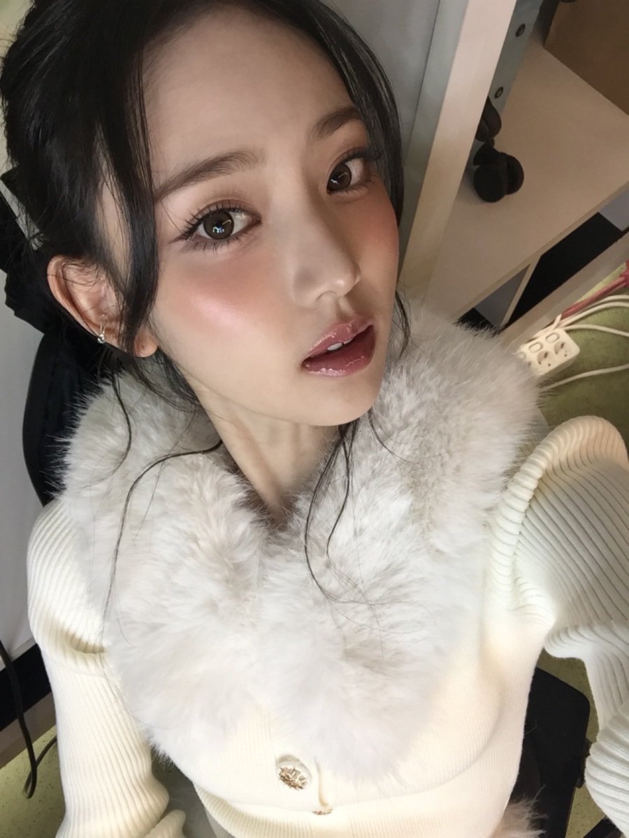 Leesolf's tweet image. What do I look, TiiiKiii-deul?? o( ˶^▾^˶ )o