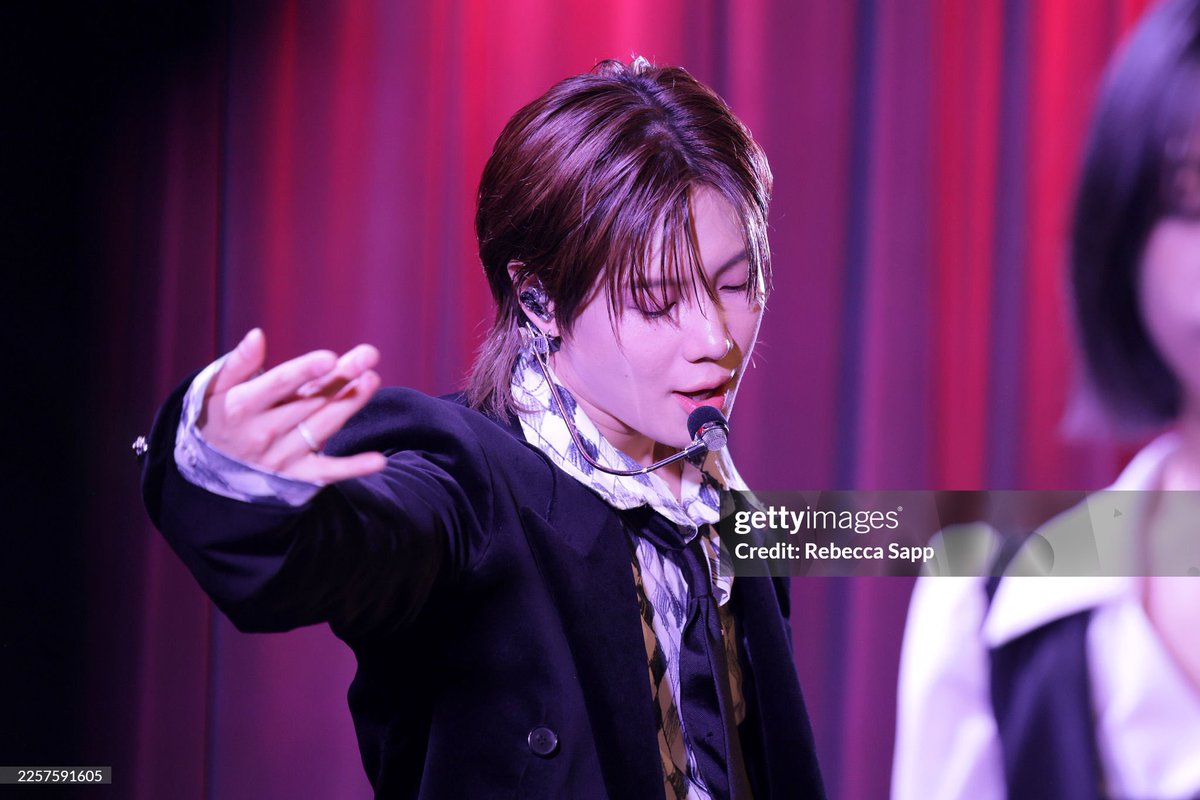 we saw these photos,but the wider-framed ones have also been uploaded.

(I marked this post as yesterday since the photos were uploaded then)