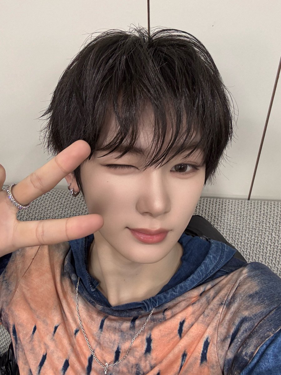 ALD1_official's tweet image. 오늘 정말 너무너무 설레요! 저희가 두 번째 1위를 했습니다! ALLYZ 여러분들의 응원 덕분입니다. 더 열심히 하겠습니다! !!ALLYZ도 항상 응원해 주셨으면 좋겠습니다! 몸도 잘 챙기세요～너무너무…