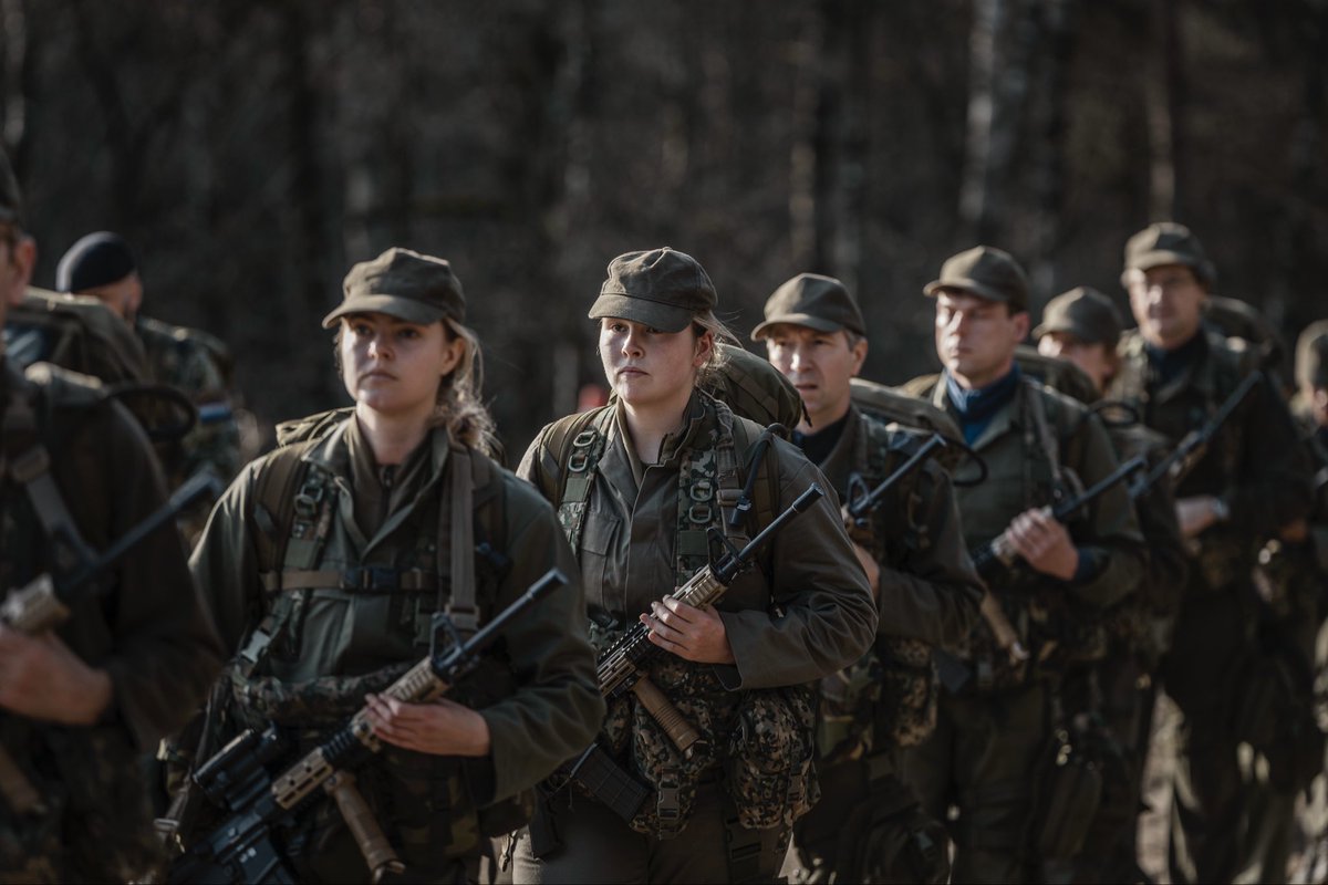 koninklijkhuis's tweet photo. De Prinses van Oranje heeft de Algemene Militaire Opleiding (AMO) afgerond en is bevorderd tot korporaal. De AMO is onderdeel van de opleiding die ze volgt aan Defensity College. https://t.co/d45u9uq6Dy https://t.co/NQaGDU5XsV