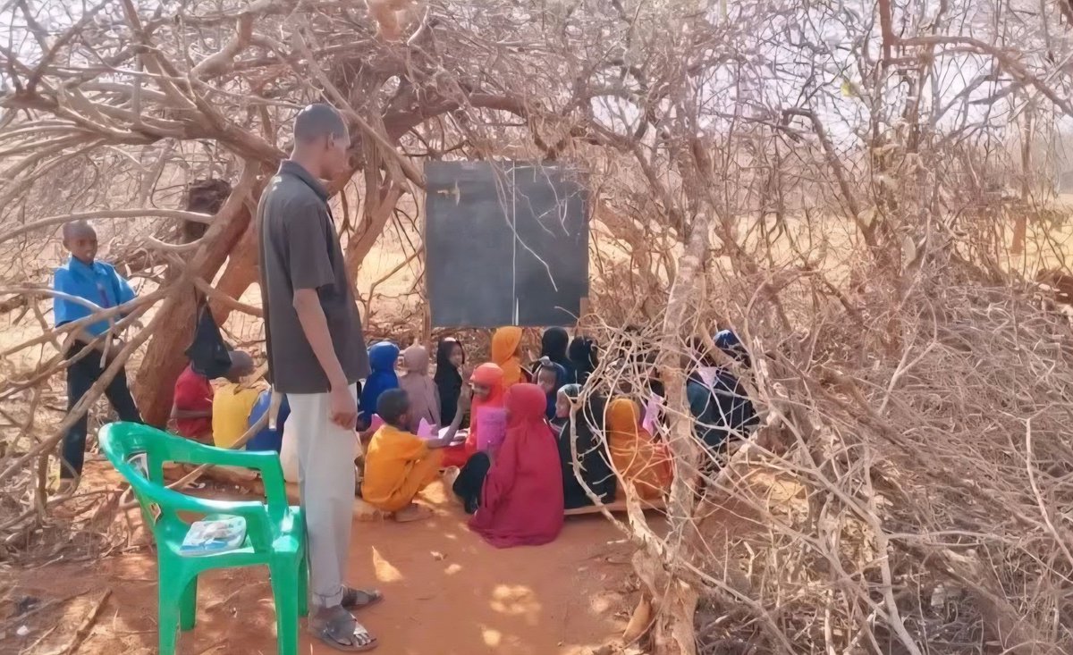 rigathi's tweet image. God have Mercy on these innocent children and women from Mandera.

I am overwhelmed by the information and evidence coming through from Northern Kenya on the misery and inhuman conditions women and children endure daily especially now the drought is ravaging the North. 

We must,…