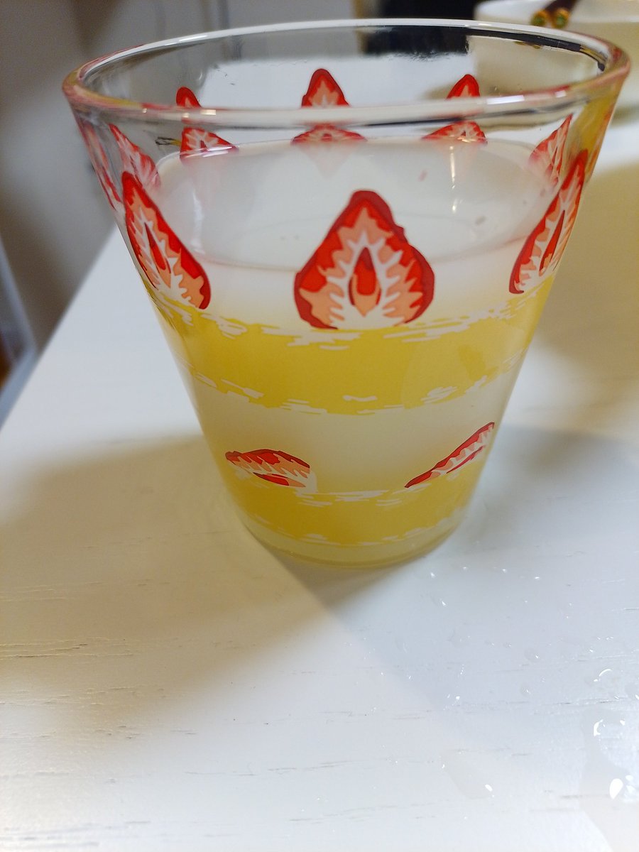 ☆今日の収穫☆
乳製品好きにはたまらないグラス330円
これに牛乳入れたら完全ショートケーキ！
※今日はこれホワイトサワーっす