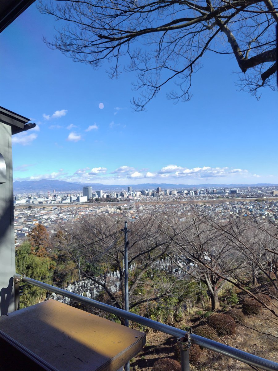 UsoRoku38's tweet photo. 囲炉裏でじっくり焼く子持ち鮎は一年中提供。
頭から全て食べられます😀
これで蕎麦屋とか俺得すぎる☺️
窓からの景色も素晴らしい(^^)
#蕎麦 #高崎 #そばっ喰ひ https://t.co/uIhuda9nOc