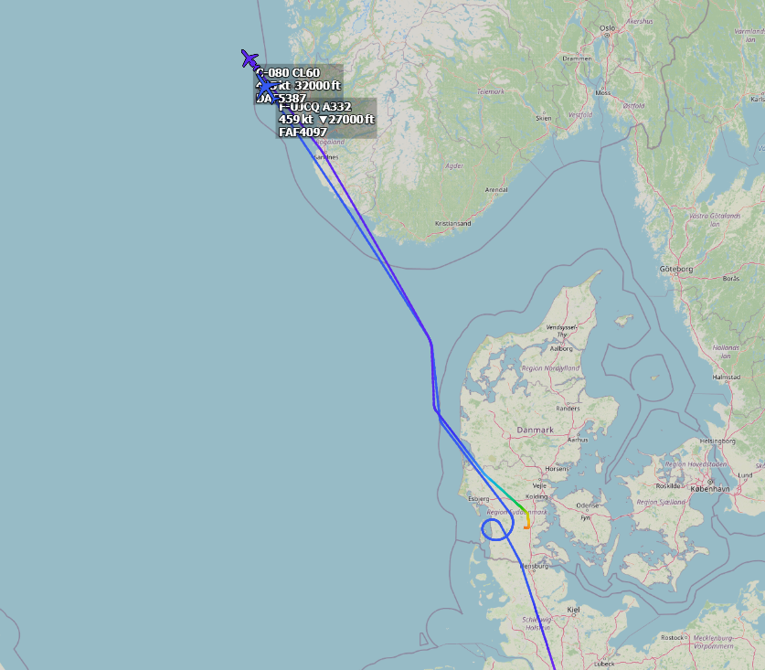 FrenchTrackers's tweet photo. 🇫🇷🇩🇰🇬🇱 Nouveau convoyage de F-35 danois, en direction du Groenland, encore assuré par un A330 MRTT 🇫🇷
Comme l'avait précisé @EISNspotter, le Challenger 600 assure un accompagnement SAR (Search And Rescue) en cas d'éjection. https://t.co/87Jamk8ohm