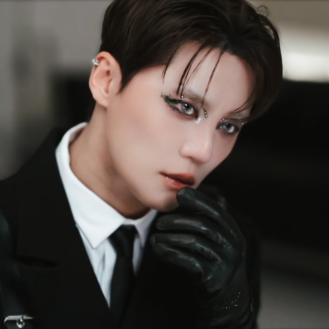 김준수 + 반짝이는거 =