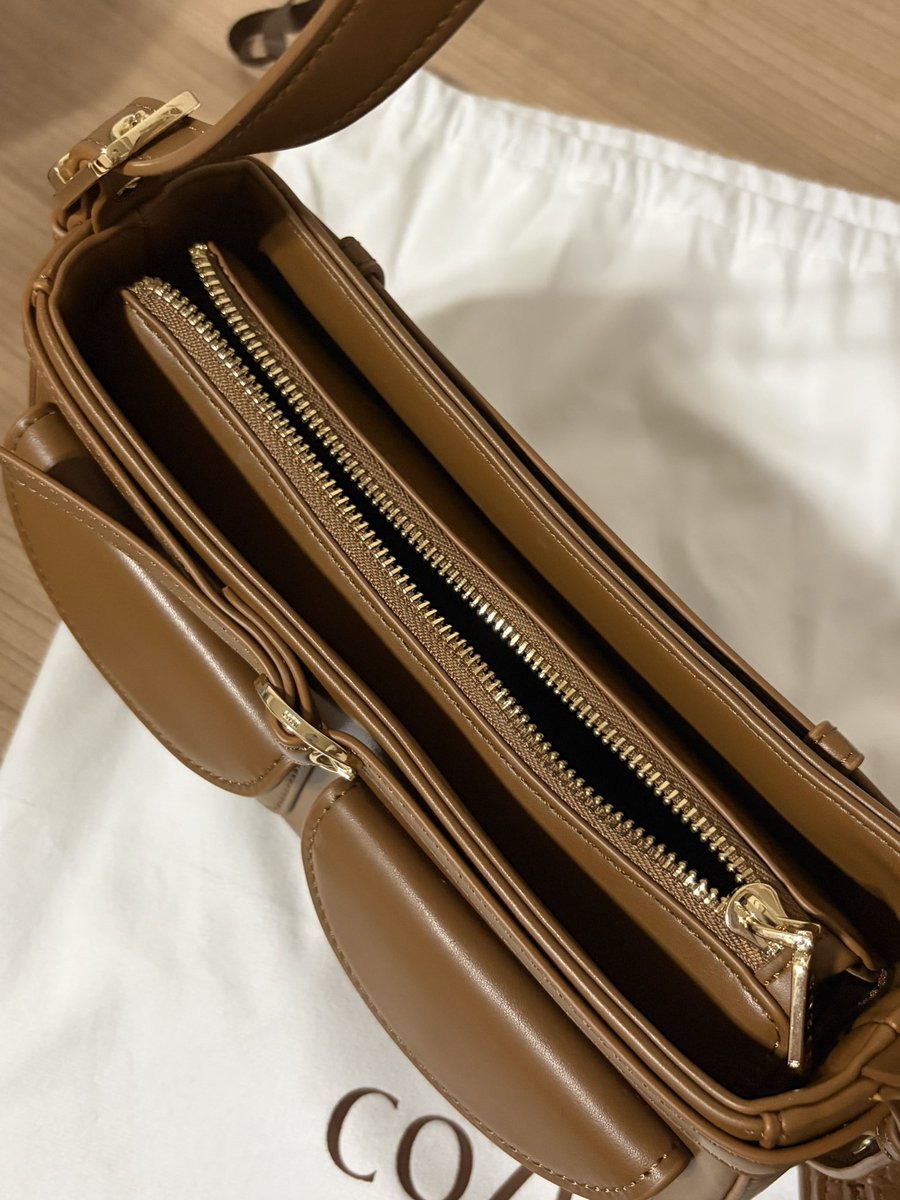 ttfavsm's tweet photo. 👜 ส่งต่อ coziibag รุ่น Alice สี brown 
‼️ 990 บาท ส่งฟรี ‼️
สภาพใหม่ ใช้แค่ 1 ครั้ง ไม่มีตำหนิค่ะ
𖧷 มีถุงผ้า สายกระเป๋า และ Alice card wallet ให้ค่ะ

✨ สนใจ dm ได้เลยค่า 

 #ส่งต่อcoziibag #ส่งต่อเสื้อ��้ามือ2 #ส่งต่อกระเป๋า #ส่งต่อกระเป๋ามือสอง #ส่งต่อ #ส่งต่อเสื้อผ้า #กระเป๋า https://t.co/BJpsMhZzup