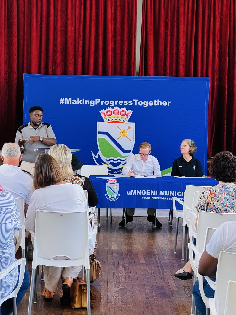 UmngeniLocal's tweet image. Today Mayor Chris Pappas, met with businesspeople from the Howick CBD at St. Luke’s Parish as part of the Khulumanathi / Talk to Us engagements. This session was vital as the Municipality is committed to growing a thriving local economy.

#MakingProgressTogether