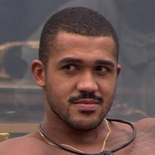 canalespiadinha's tweet image. 🚨 Matheus acha estranho homens com pés bonitos.

Paulo Augusto: "Pezinho bonitinho, né?"

Matheus: "Aqui tem que cuidar com tudo que vai falar… mas eu acho estranho homem com pé muito bonito” #BBB26