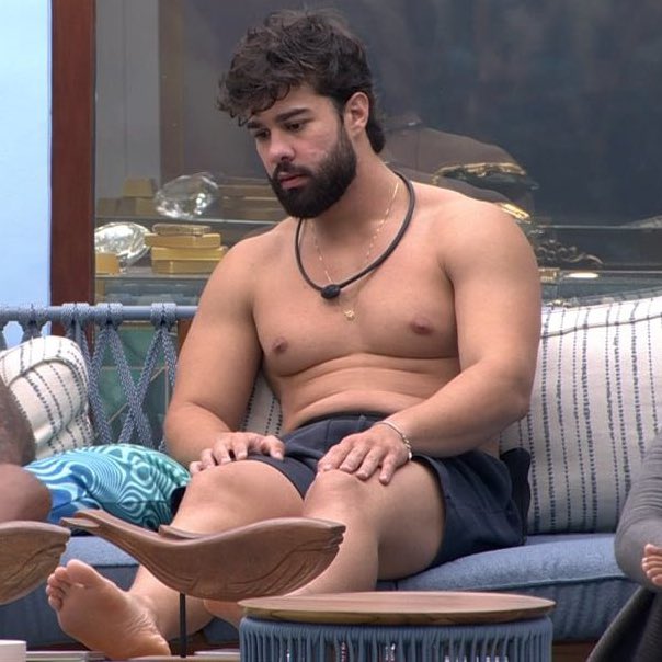 canalespiadinha's tweet image. 🚨 Matheus acha estranho homens com pés bonitos.

Paulo Augusto: "Pezinho bonitinho, né?"

Matheus: "Aqui tem que cuidar com tudo que vai falar… mas eu acho estranho homem com pé muito bonito” #BBB26