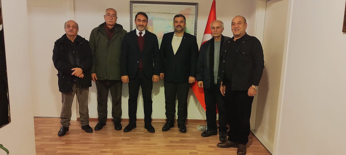 İl Başkanımız Sn. Av. Coşkun Çağlar Duran, İl Yönetim Kurulu Üyelerimiz ile birlikte Bakırcılar, Kalaycılar ve Züccaciyeciler Esnaf Odası Başkanı Sn. Ahmet Yalnız'ı  ziyaret ederek, hayırlı olsun dileklerini ilettiler. 
Nazik misafirperverlikleri için kendilerine teşekkür ederiz.