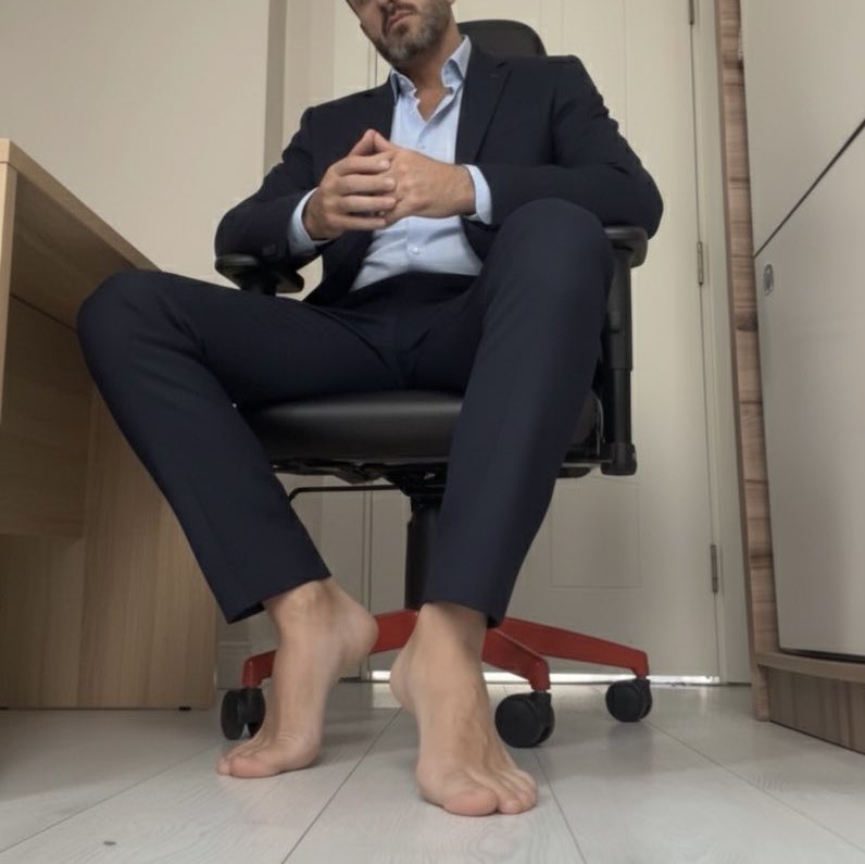 RubEdSo's tweet photo. #feet #soles https://t.co/yH4cbB0TYz