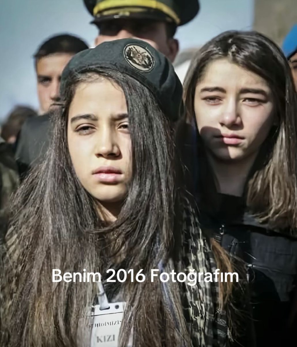 '2016'ya dönüş' akımına katılan Şehit Özel Harekat Polisimiz Zekeriya Bilgen'in kızı Esra Bilgen'in paylaşımı.