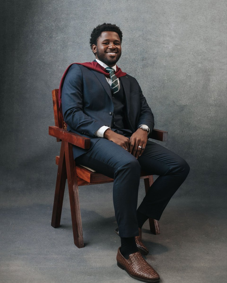 thatboyeniola's tweet photo. I finished with a 4.64, partly because I chose not to burn myself out. There were days I felt I could have pushed harder, but looking back, I’m grateful for the journey. I pursued what mattered to me, lived fully, and proved university isn’t just about grades, it’s experiences. https://t.co/NWS0zunswk
