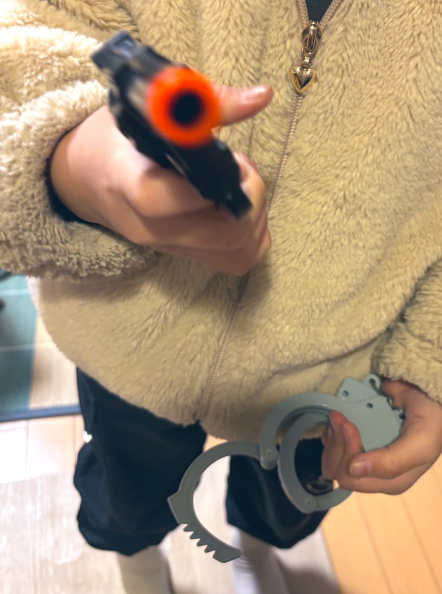 syum_5555's tweet photo. 次女
一年生になって一段と見通しや
準備物を考えて
主体的に用意する様子も見られ
感心していた矢先

節分(脅威)が近づいて
今年鬼に対して準備されたのが
こちらw⤵︎

鬼の皆さんお気をつけください
罪が無くてもヤられそうです
＃節分 https://t.co/XugRiP9hEA